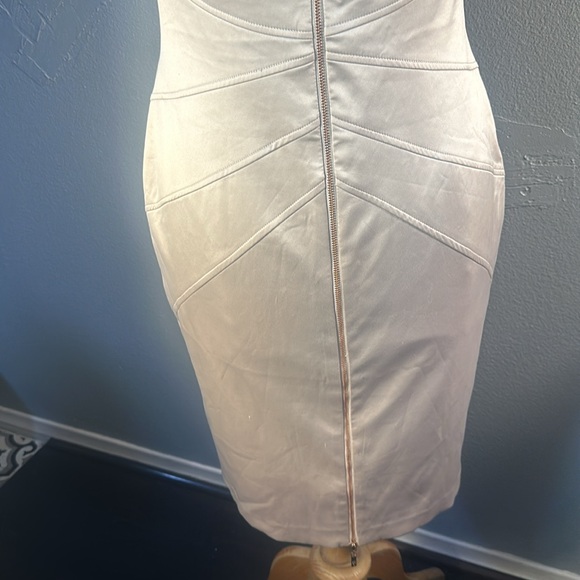 Shiny cream dress by jessica Simpson Size 8 - Picture 6 of 8